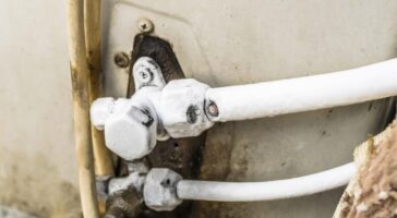 ice and cold pipe of central air conditioning cooling system